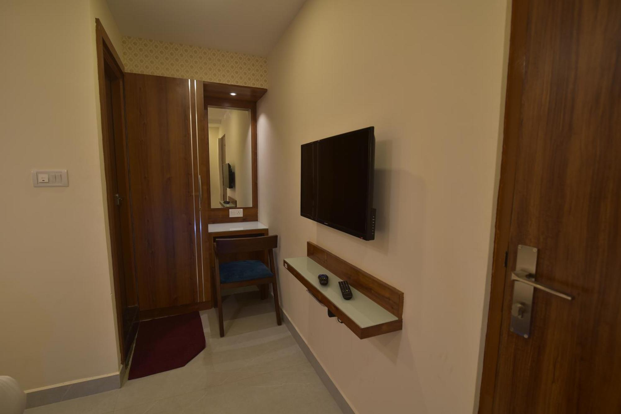 Address 24 Inn Bangalore Eksteriør bilde