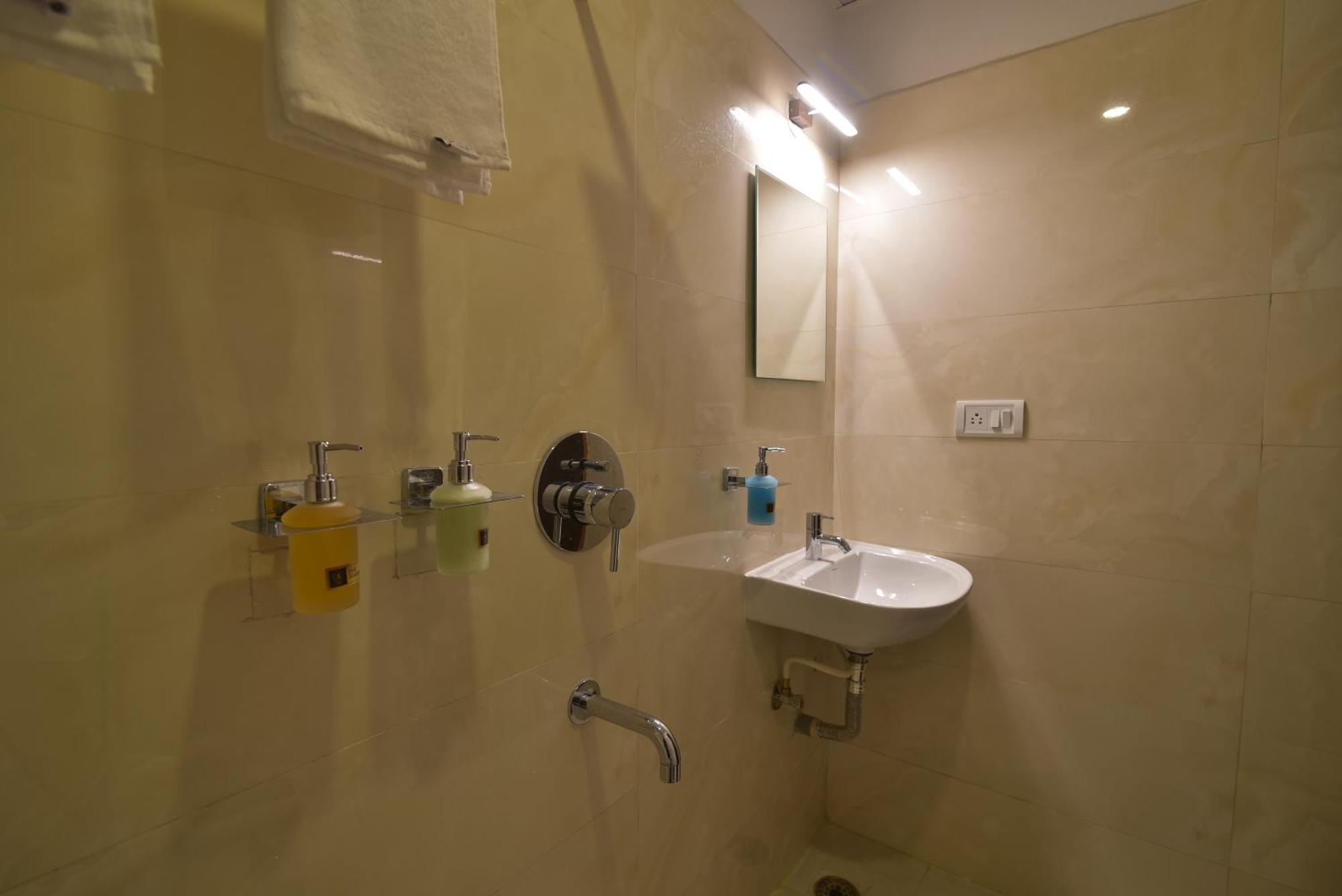Address 24 Inn Bangalore Eksteriør bilde